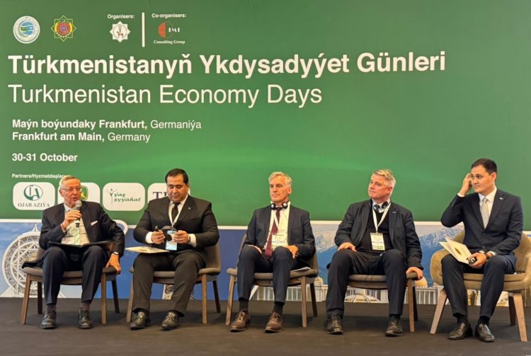 Podiumsdiskussion Ausbau der Handelsbeziehungen zwischen Turkmenistan und Deutschland: Erfolge und Chancen. Foto: V. Nikitenko